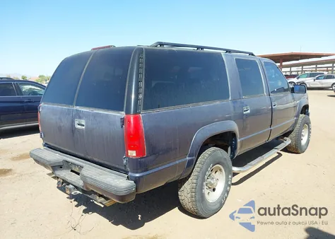 1995 Chevrolet Suburban K2500 z USA, uszkodzony, nr VIN 1GNGK26N7SJ325353